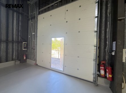 Pronájem skladu, 1 100 m²