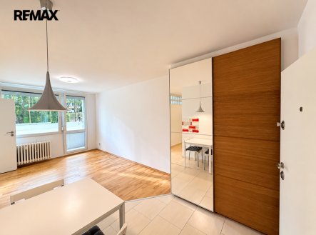 Pronájem bytu, 2+kk, 32 m²
