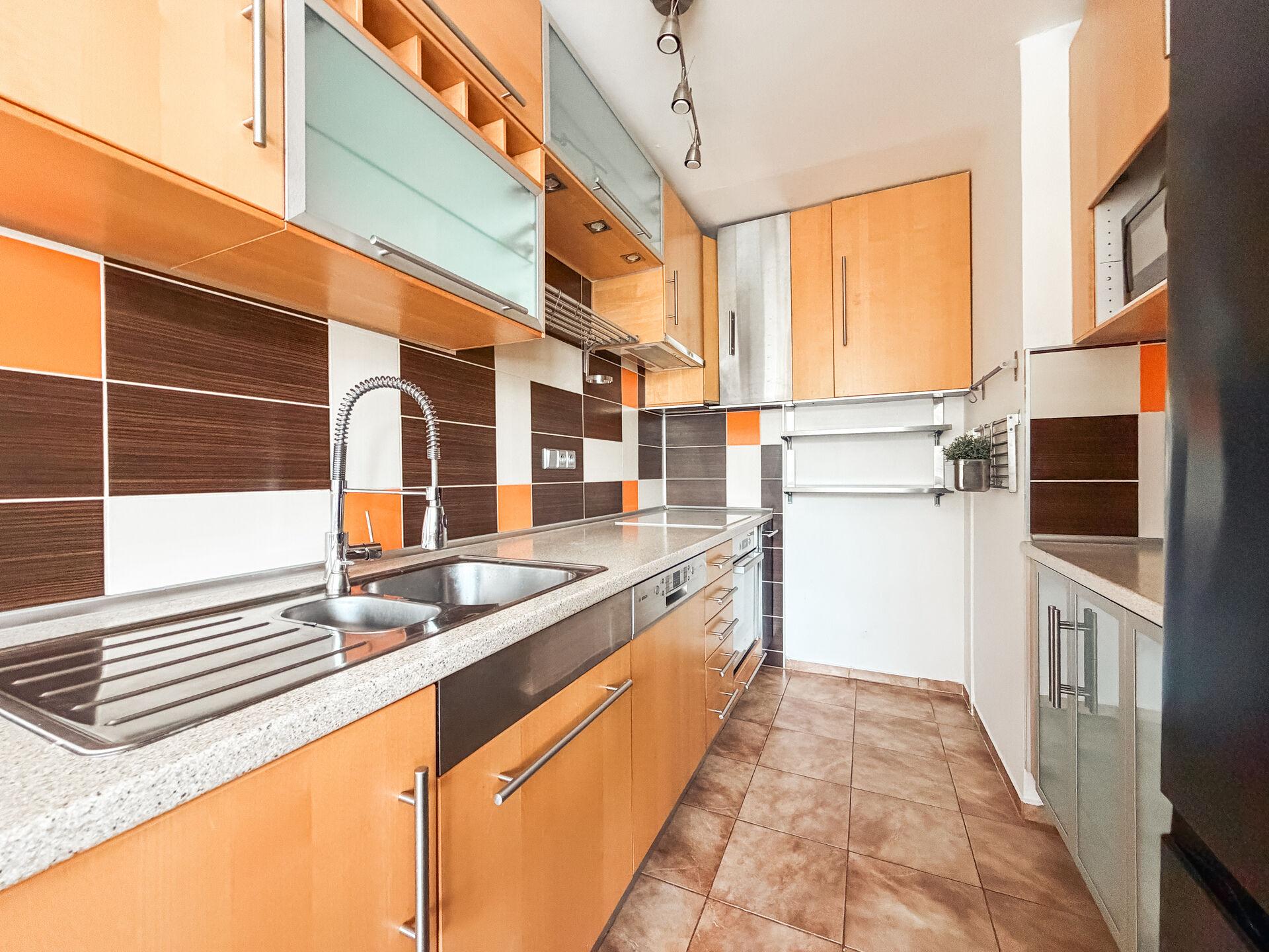 Pronájem bytu 3+1, 80 m2, s lodžií, sklepem, ul. Borovanského, Praha 5, Stodůlky