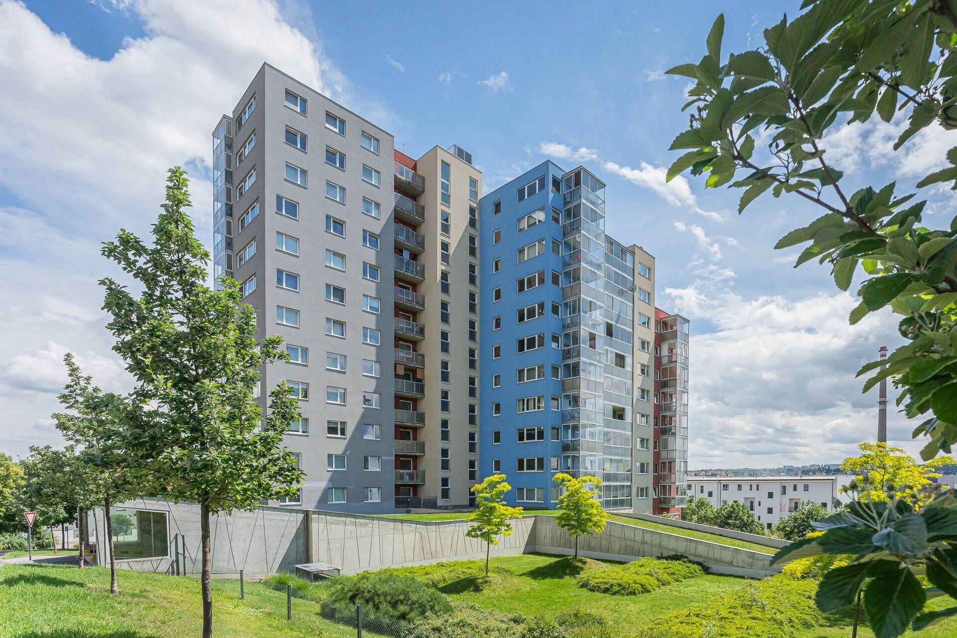 Pronájem byt 1kk/L, 31m², lodžie 9m², ul. V Dolině, Praha-Michle