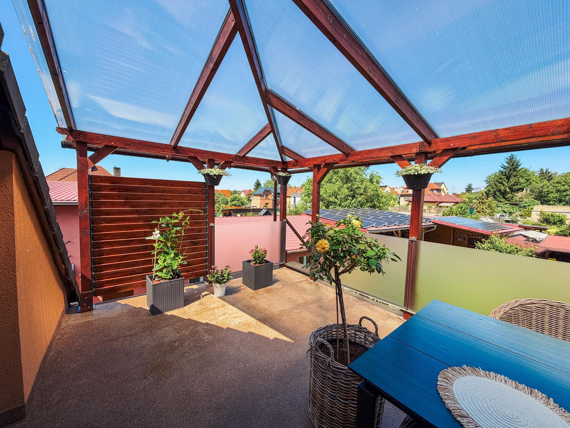 Prodej nemovitosti, 147 m2, terasa 22 m2, půda 70 m2, šatna, zahrada, ul. Křivoklátská, Unhošť