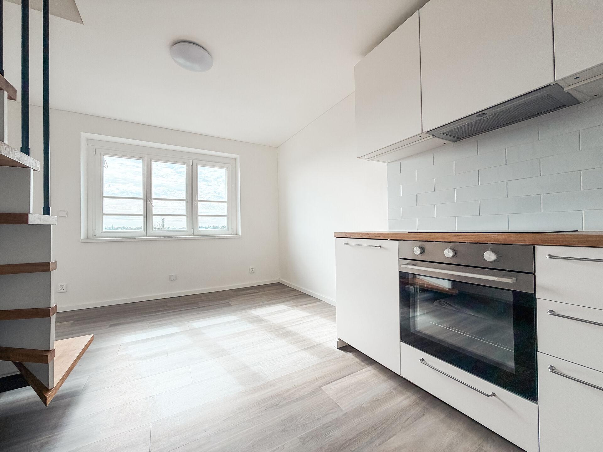 Pronájem bytu 2kk, 30 m2, mezonet, U první baterie, Praha 6