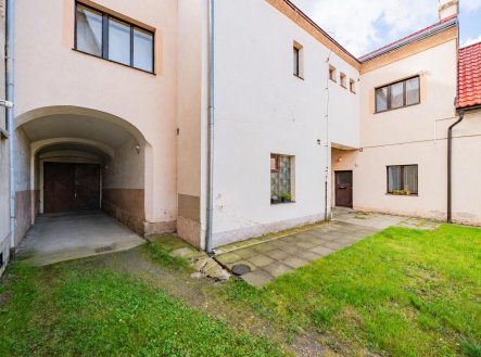 Prodej nájemního domu, 700 m²