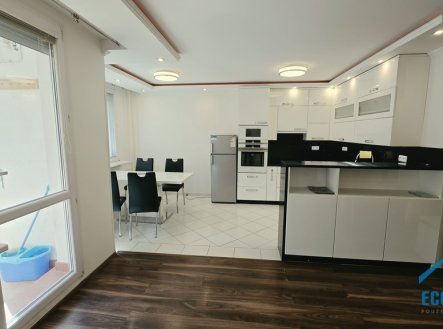 Pronájem bytu, 3+kk, 72 m²