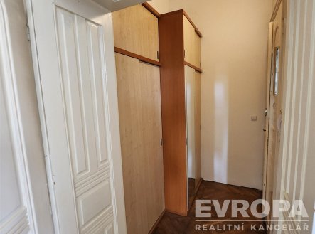 Pronájem bytu, 1+kk, 28 m²