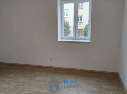 Pronájem bytu, 1+kk, 35 m²