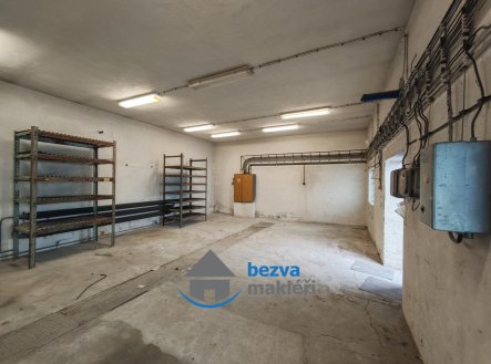 Pronájem komerčního objektu, sklad, 63 m²