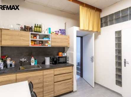 Pronájem obchodní prostory, 165 m²