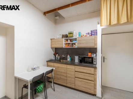 Pronájem obchodní prostory, 165 m²
