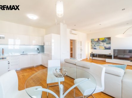 Pronájem bytu, 4+kk, 128 m²