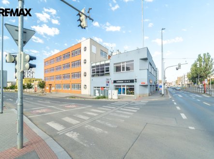 Pronájem kanceláře, 2 800 m²