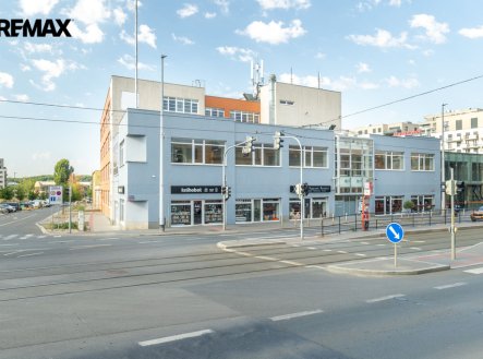 Pronájem kanceláře, 2 800 m²