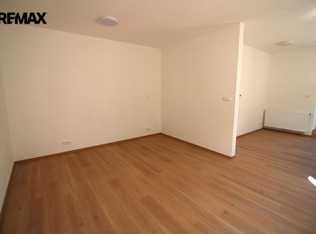 Pronájem bytu, 1+kk, 42 m²