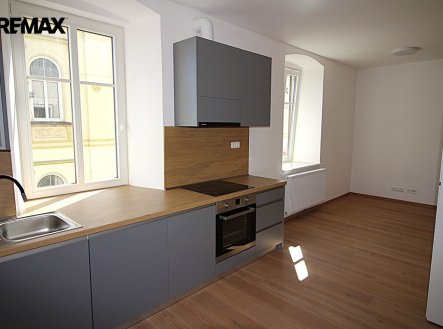 Pronájem bytu, 1+kk, 42 m²