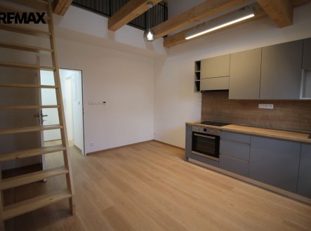 Pronájem bytu, 1+kk, 35 m²