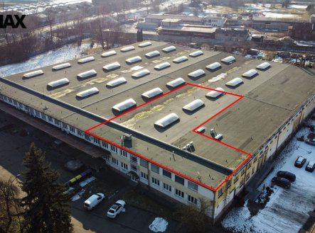 Pronájem skladu, 990 m²