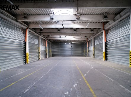 Pronájem skladu, 600 m²