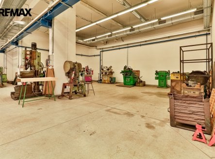 Pronájem skladu, 720 m²