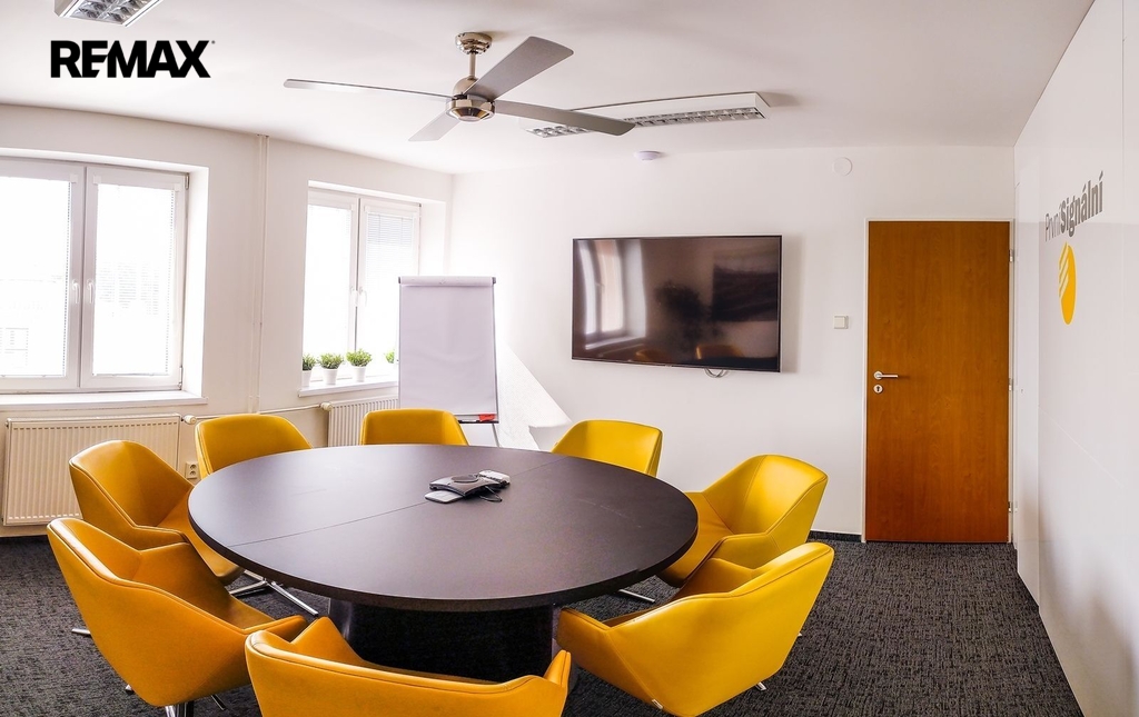 +420 739 604 767 I www.vaclavadamcik.cz I vaclav.adamcik@re-max.cz I prodej komerčního areálu Ostrava