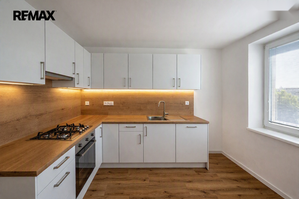 +420 739 604 767 I www.vaclavadamcik.cz I vaclav.adamcik@re-max.cz I pronájem bytu Varenská