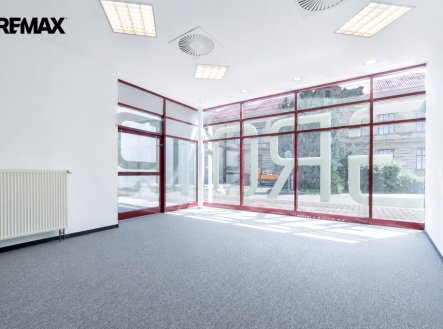 Pronájem kanceláře, 250 m²