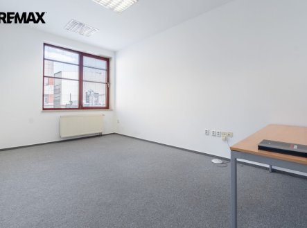 Pronájem kanceláře, 250 m²
