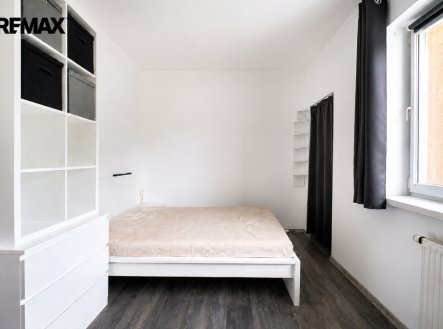 Pronájem bytu, 1+kk, 186 m²