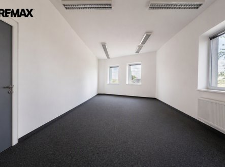Pronájem kanceláře, 1 100 m²