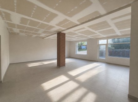 Pronájem obchodní prostory, 150 m²