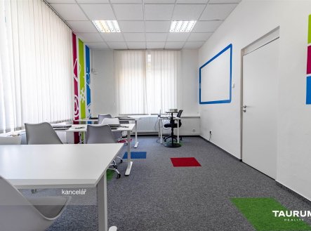Pronájem kanceláře, 82 m²