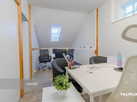 Pronájem kanceláře, 265 m²