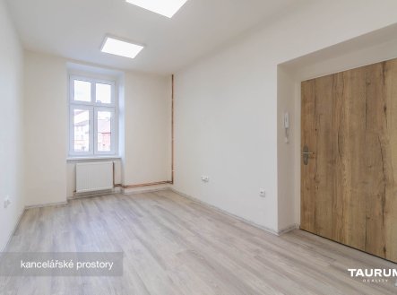Pronájem kanceláře, 66 m²