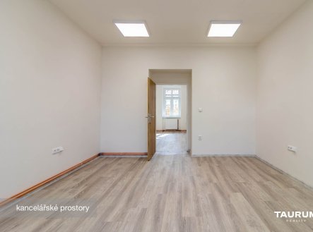 Pronájem kanceláře, 66 m²
