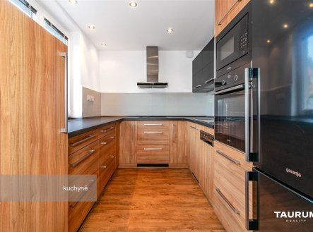 Pronájem bytu, 3+kk, 82 m²