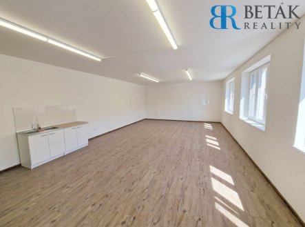 Pronájem obchodní prostory, 142 m²