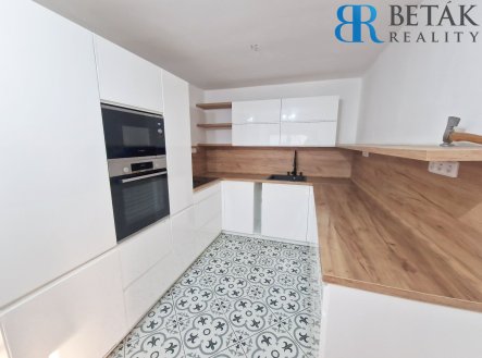 Pronájem domu/vily, 200 m²