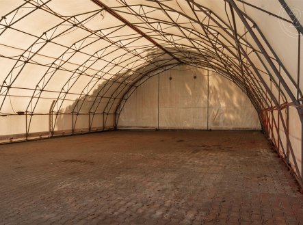 Pronájem skladu, 270 m²