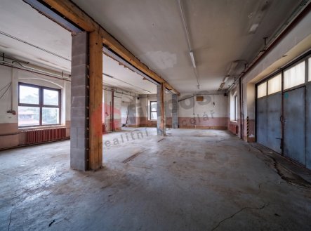 Pronájem komerčního objektu, obchodní centrum, 180 m²