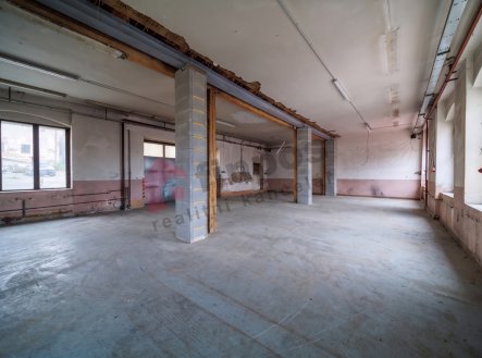 Pronájem komerčního objektu, obchodní centrum, 180 m²