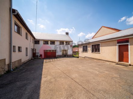 Pronájem komerčního objektu, obchodní centrum, 180 m²