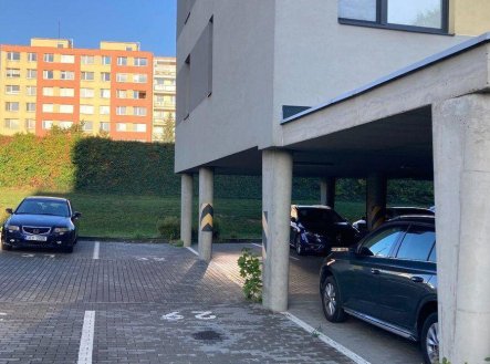 Pronájem garážového stání, 15 m² obrázek