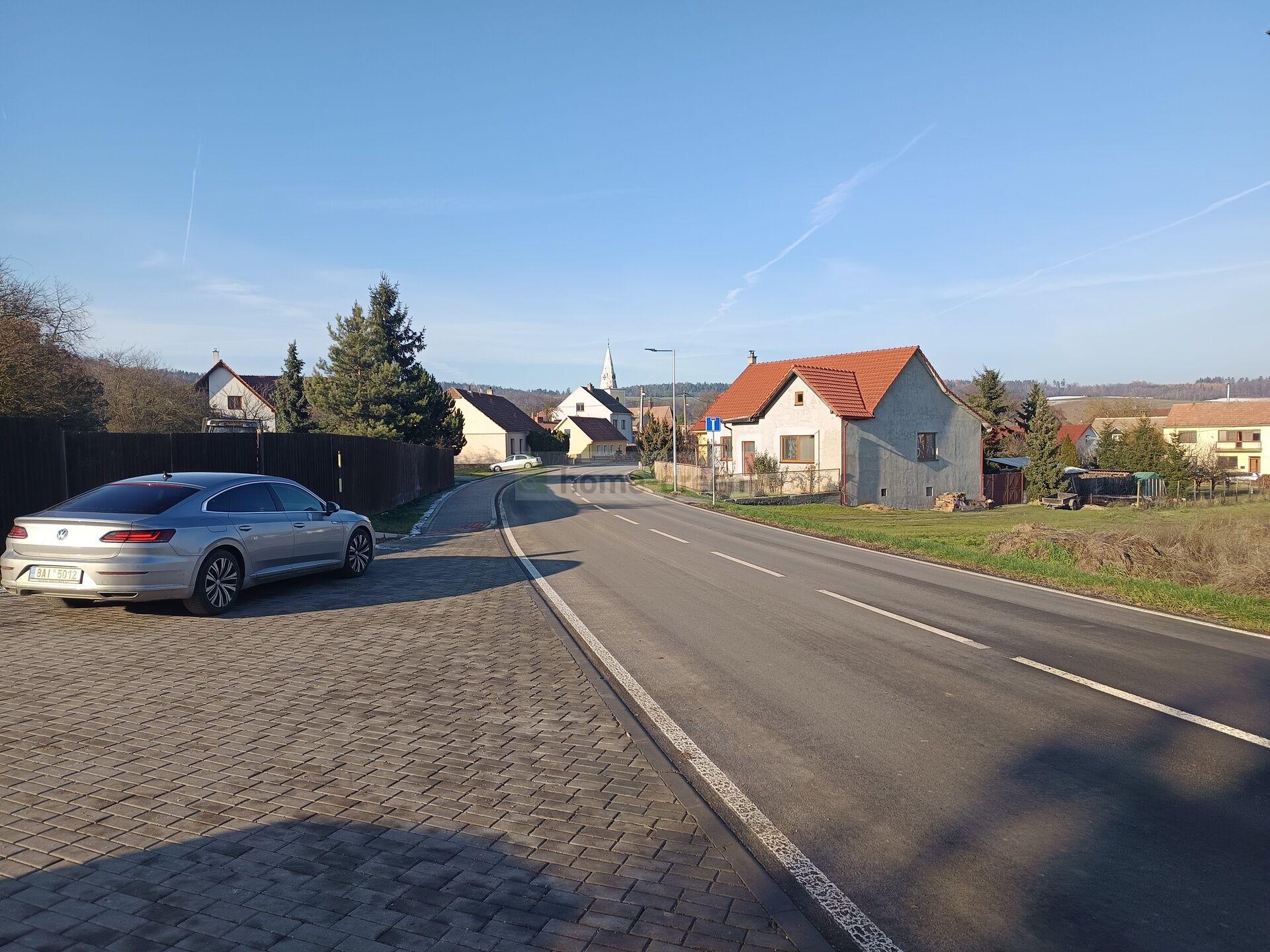 Prodej stavebního pozemku - 707 m², Veverské Knínice