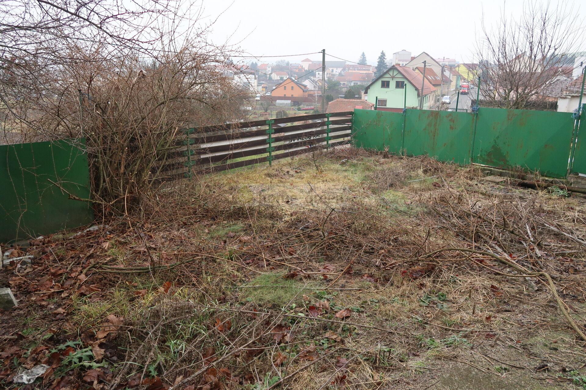 Investiční příležitost v Rosicích u Brna: Dům s projektem u zámeckého parku