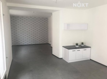 Pronájem komerčního objektu, obchodní centrum, 150 m²