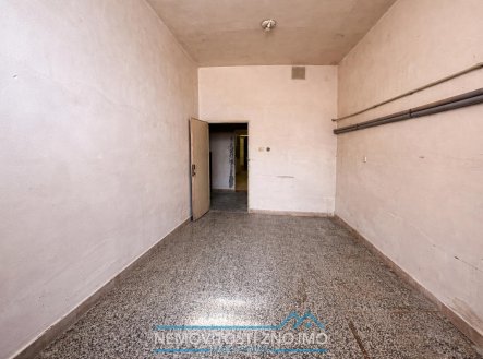 Pronájem obchodní prostory, 375 m²