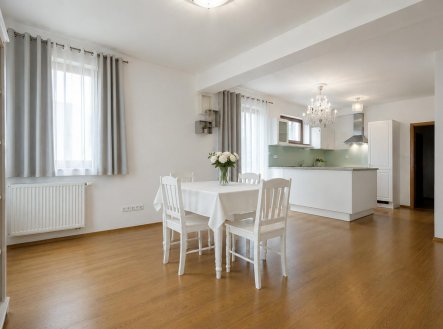 Pronájem bytu, 4+kk, 92 m²
