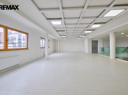 Pronájem obchodní prostory, 97 m²