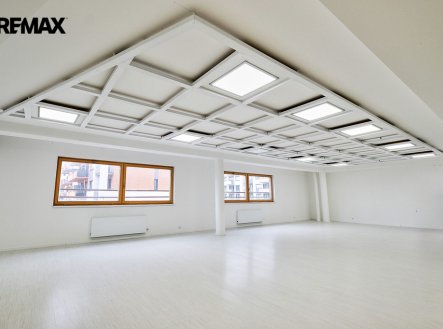 Pronájem obchodní prostory, 97 m²