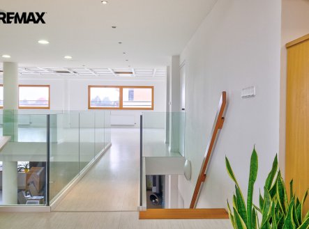 Pronájem obchodní prostory, 139 m²
