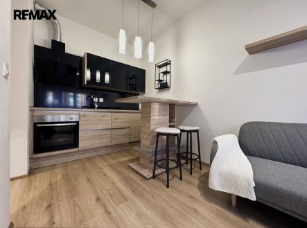 Pronájem bytu, 1+kk, 40 m²